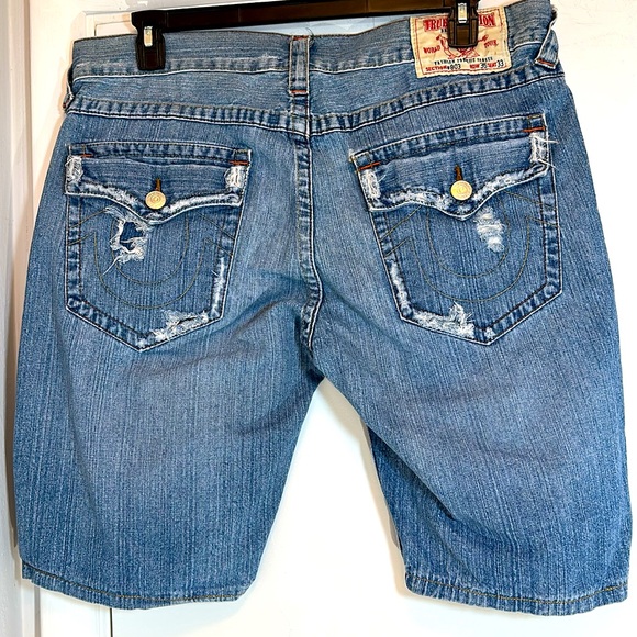 True Religion Cotton Denim Distressed Blue Jean Shorts 36 waist like new - Picture 9 of 12